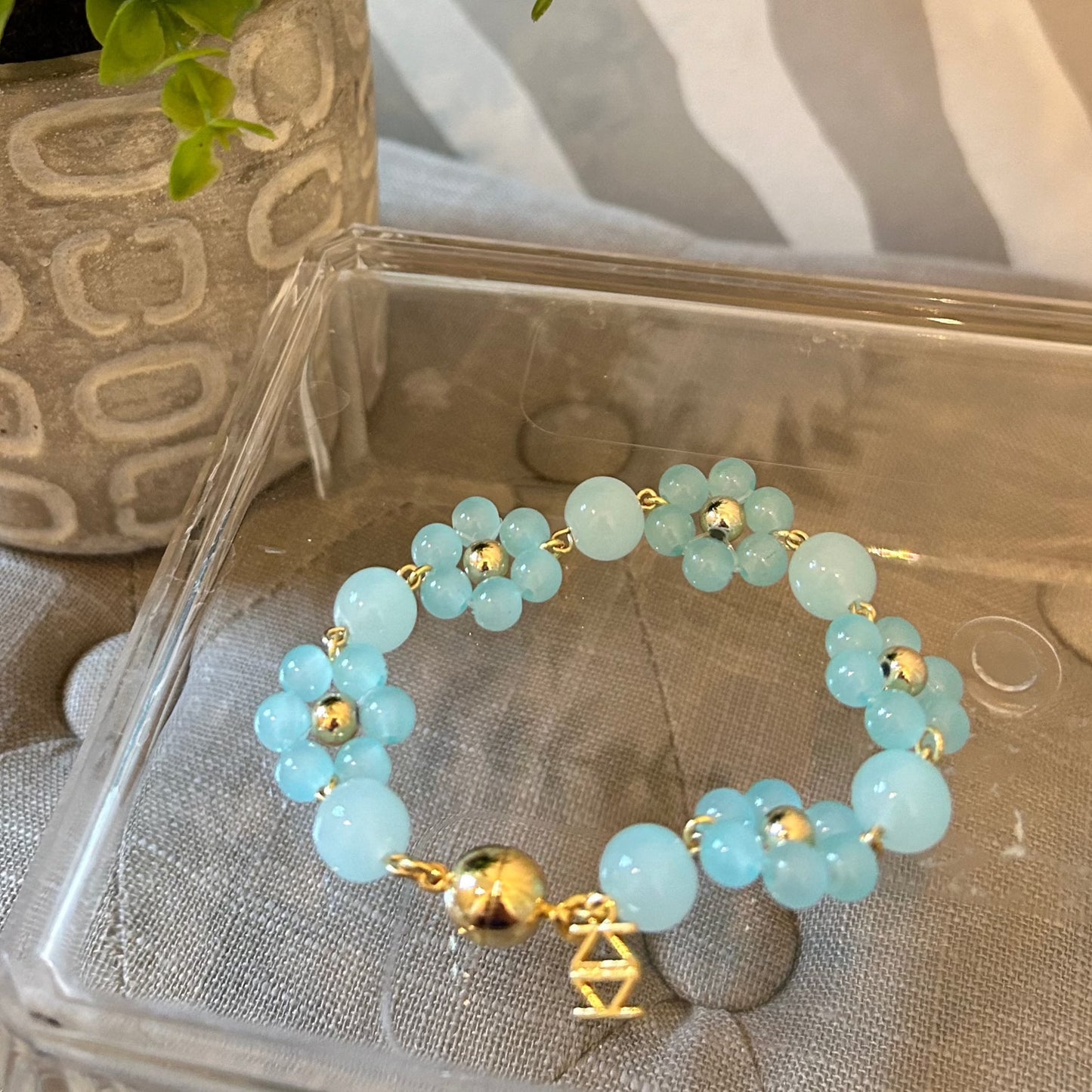 Zenzii Glassed Flower Bracelet | Light Blue