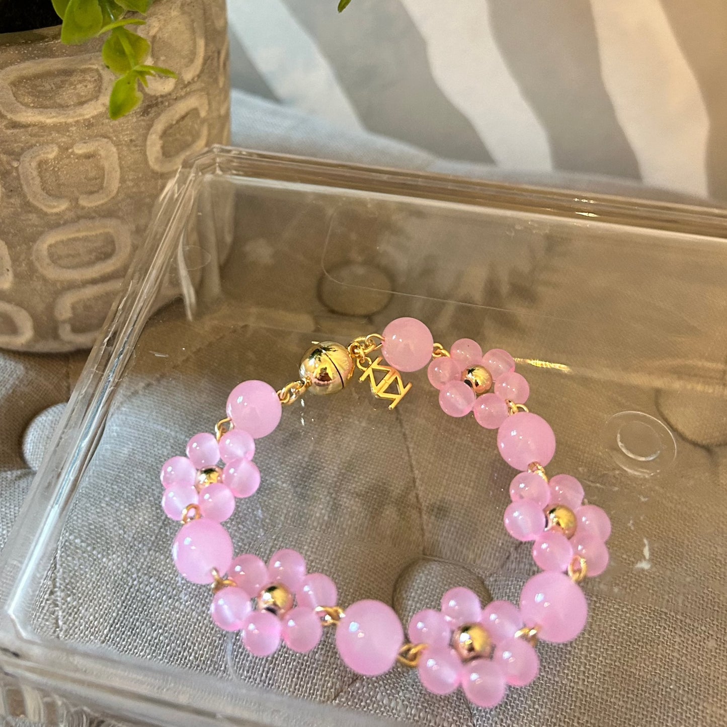 Zenzii Glassed Flower Bracelet | Light Pink