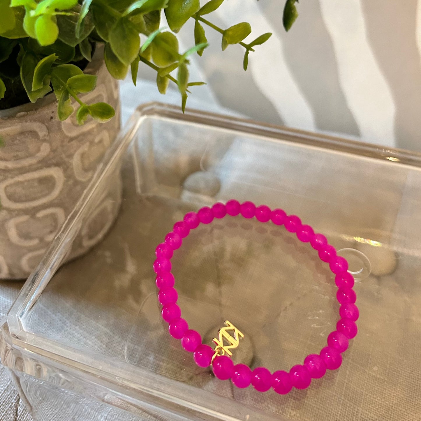 Zenzii Small Glass Bead Bracelet | Hot Pink