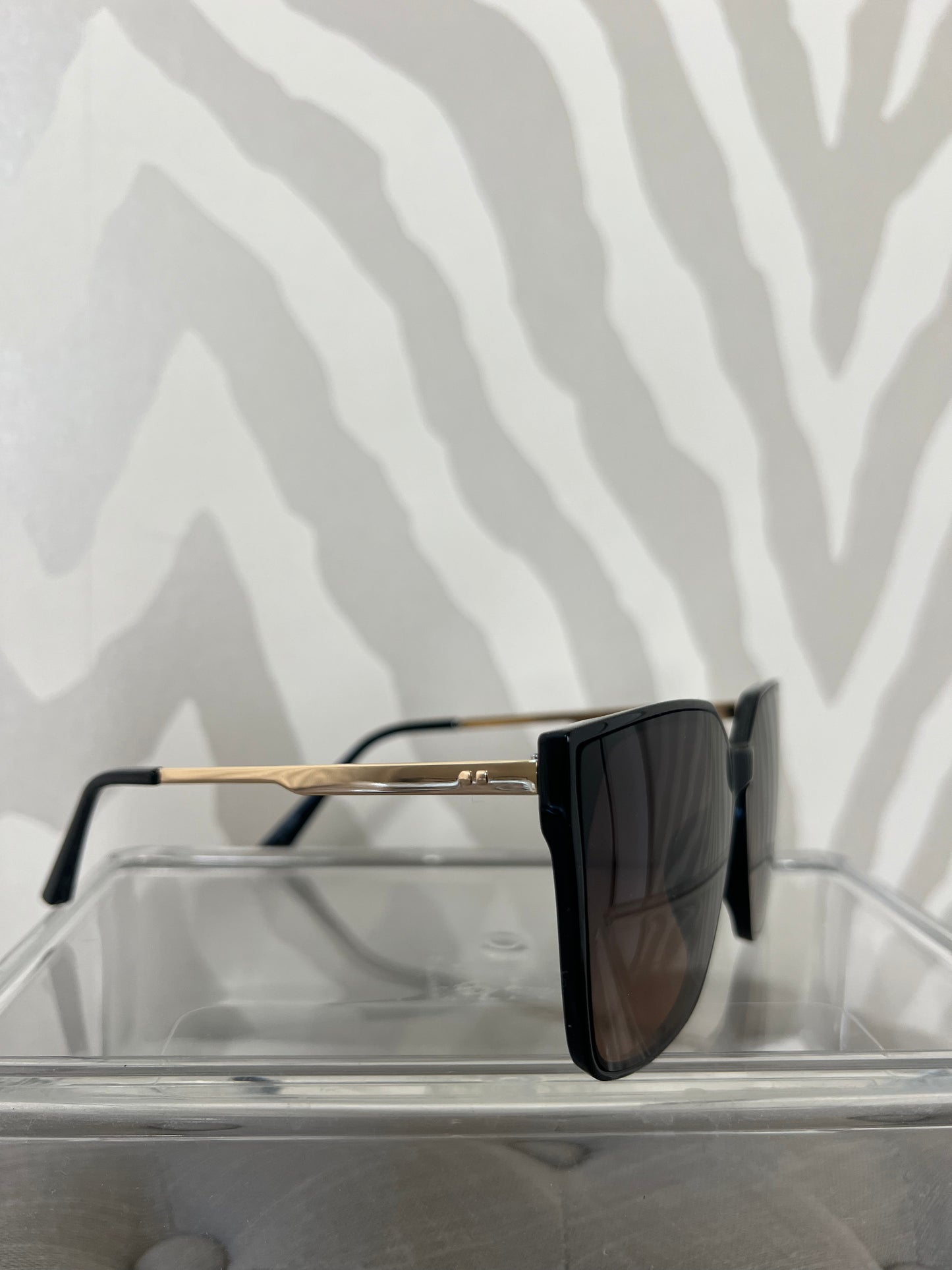 Halle Sunglasses | Black